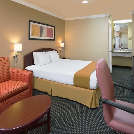 Days Inn By Wyndham Pinole Berkeley מראה חיצוני תמונה