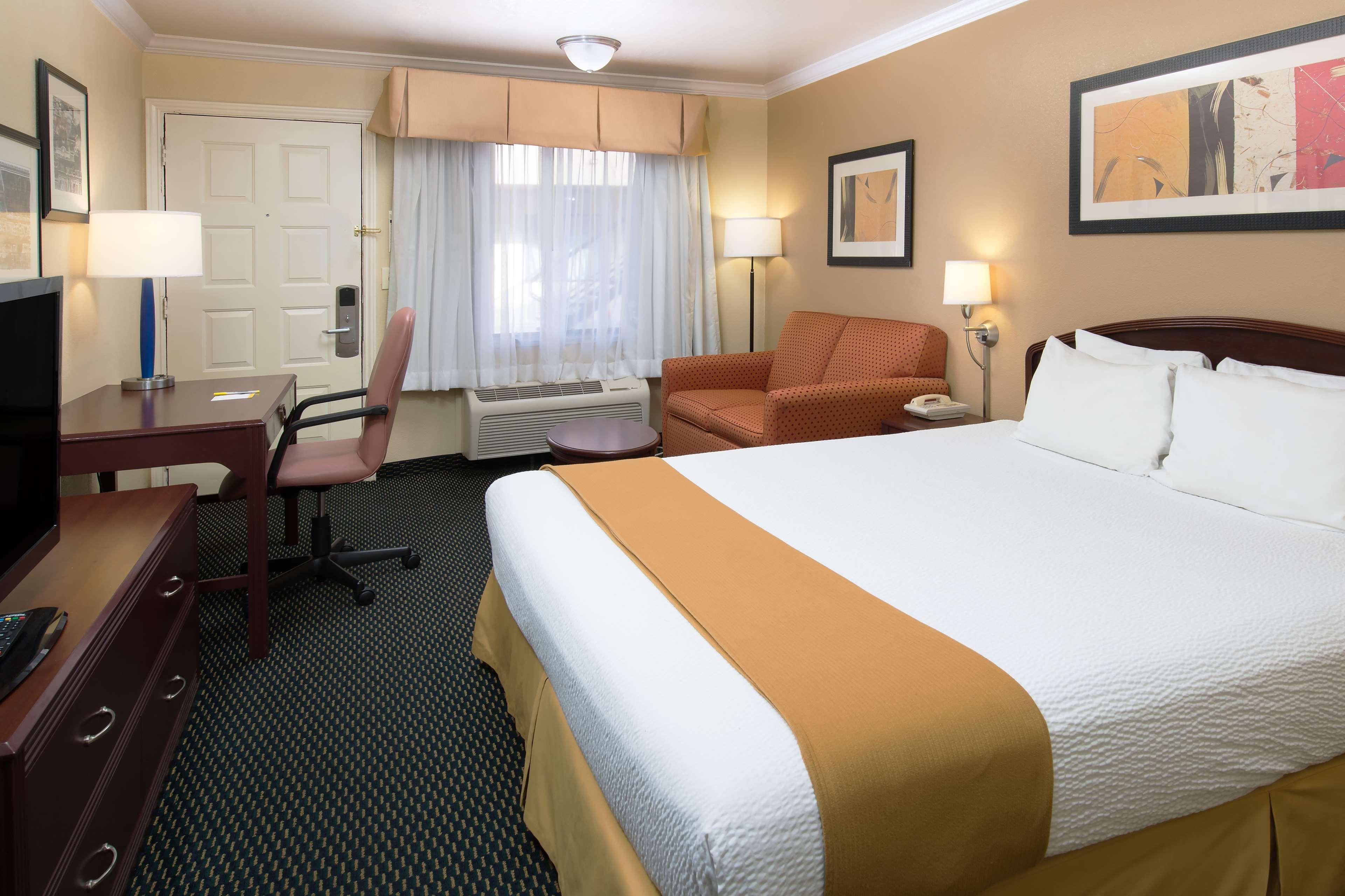 Days Inn By Wyndham Pinole Berkeley מראה חיצוני תמונה