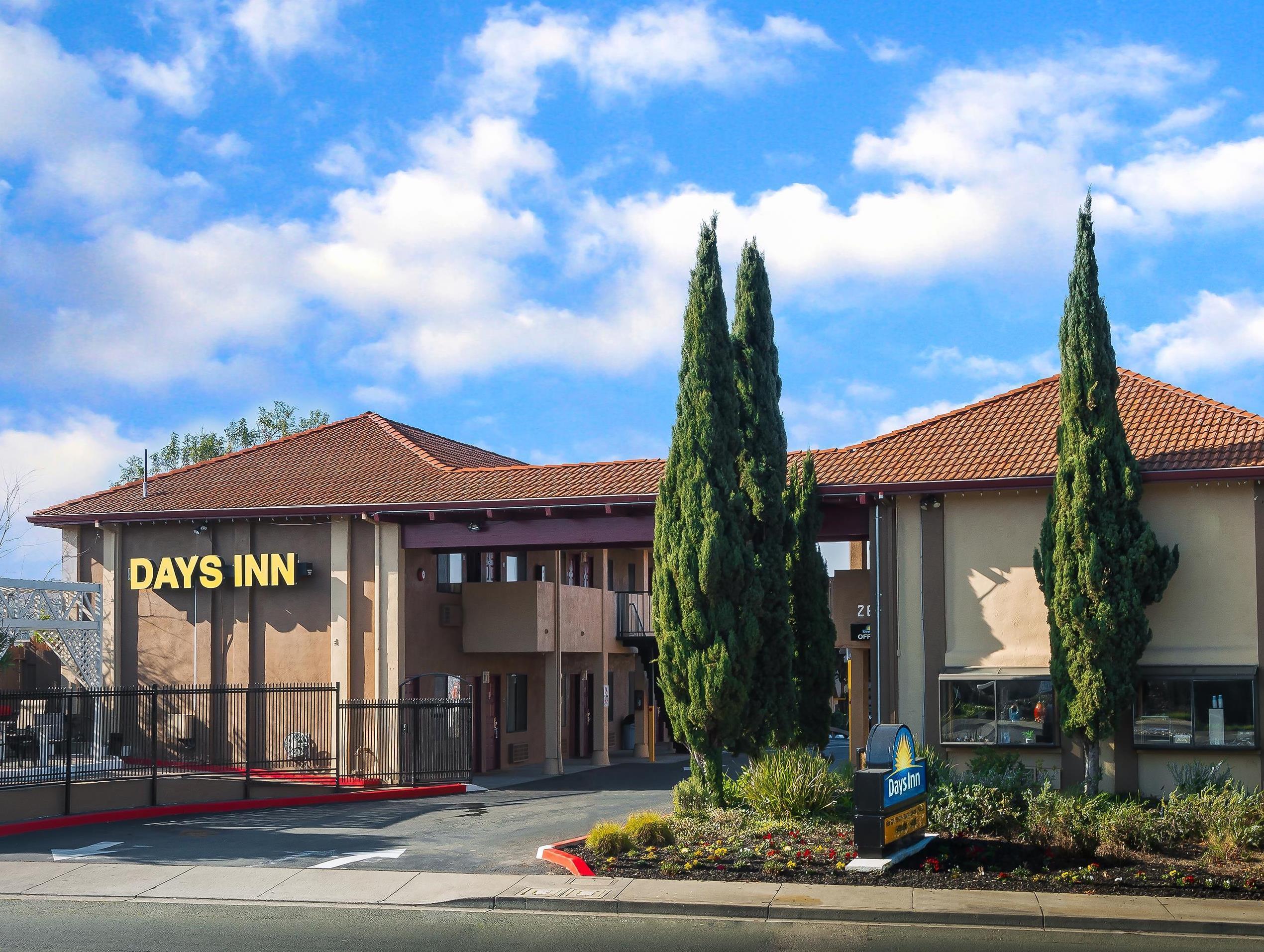Days Inn By Wyndham Pinole Berkeley מראה חיצוני תמונה