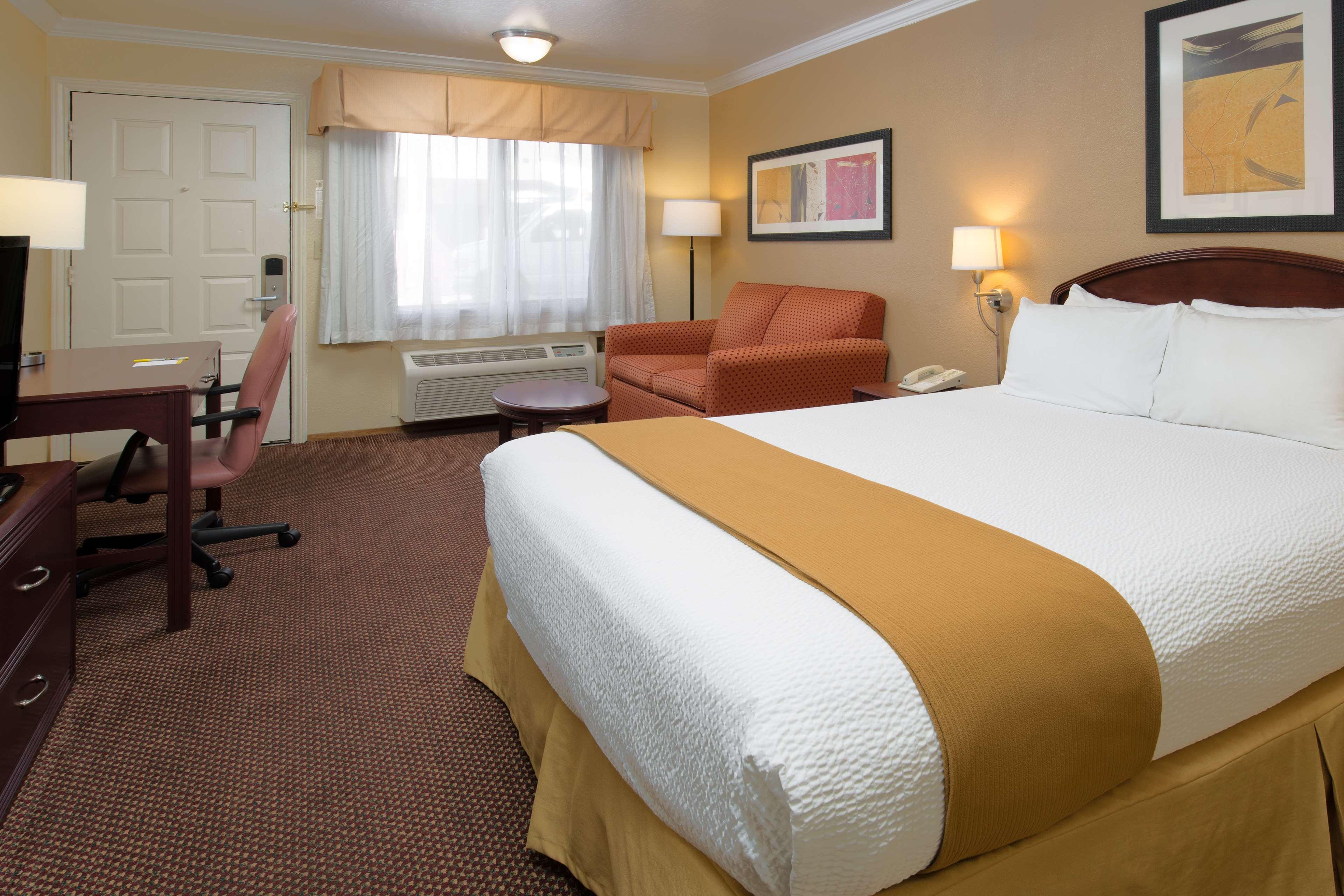 Days Inn By Wyndham Pinole Berkeley מראה חיצוני תמונה