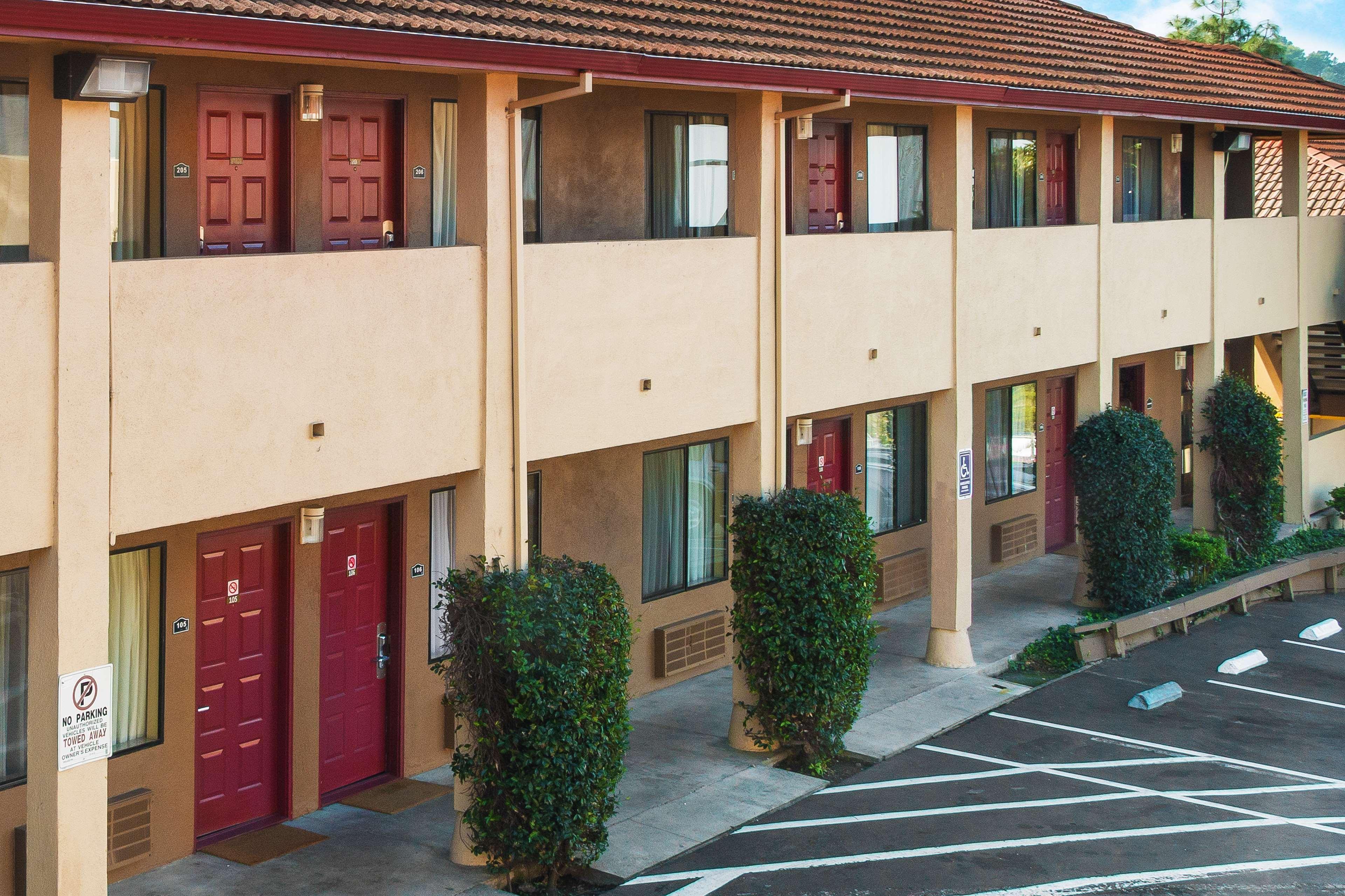 Days Inn By Wyndham Pinole Berkeley מראה חיצוני תמונה
