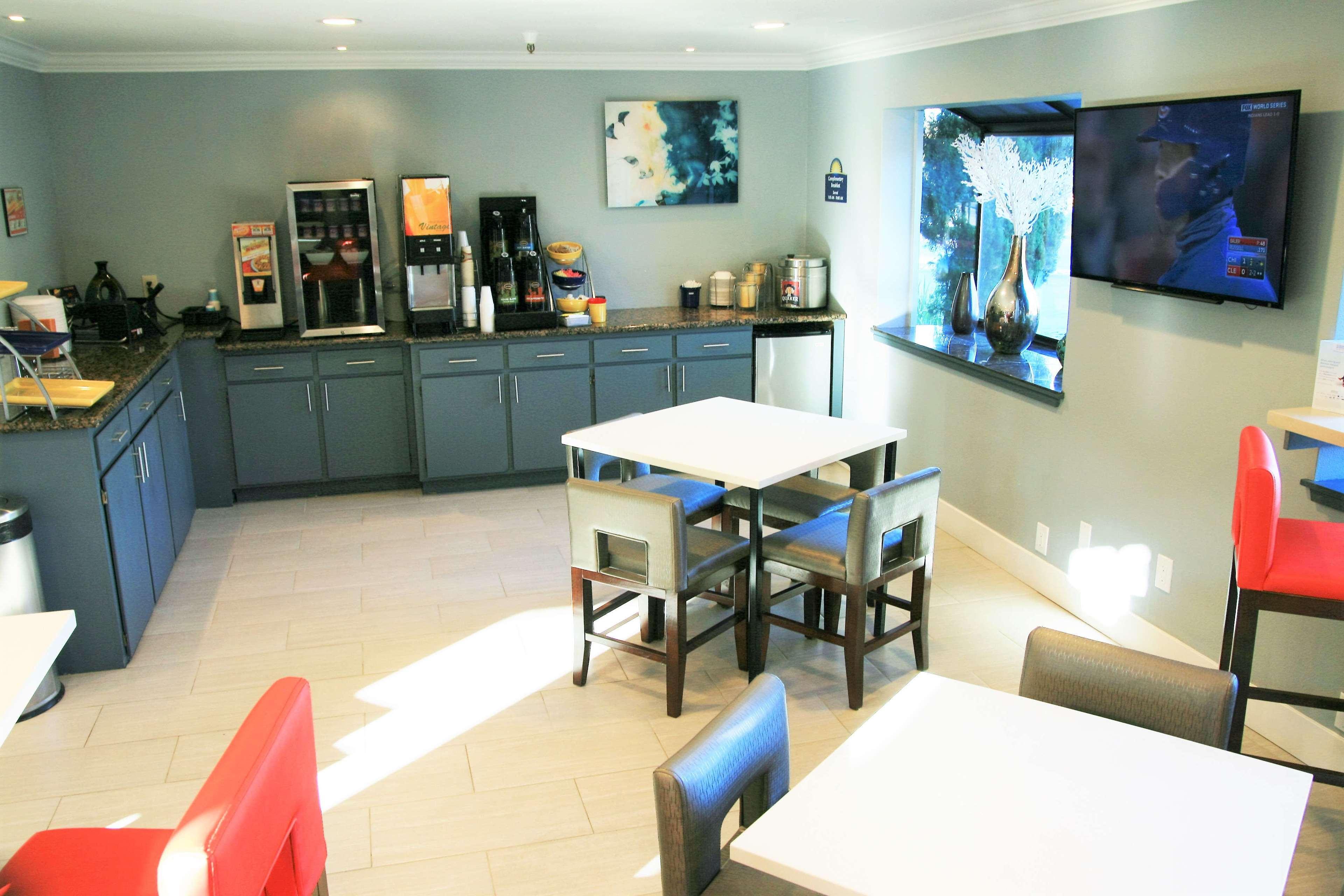 Days Inn By Wyndham Pinole Berkeley מראה חיצוני תמונה