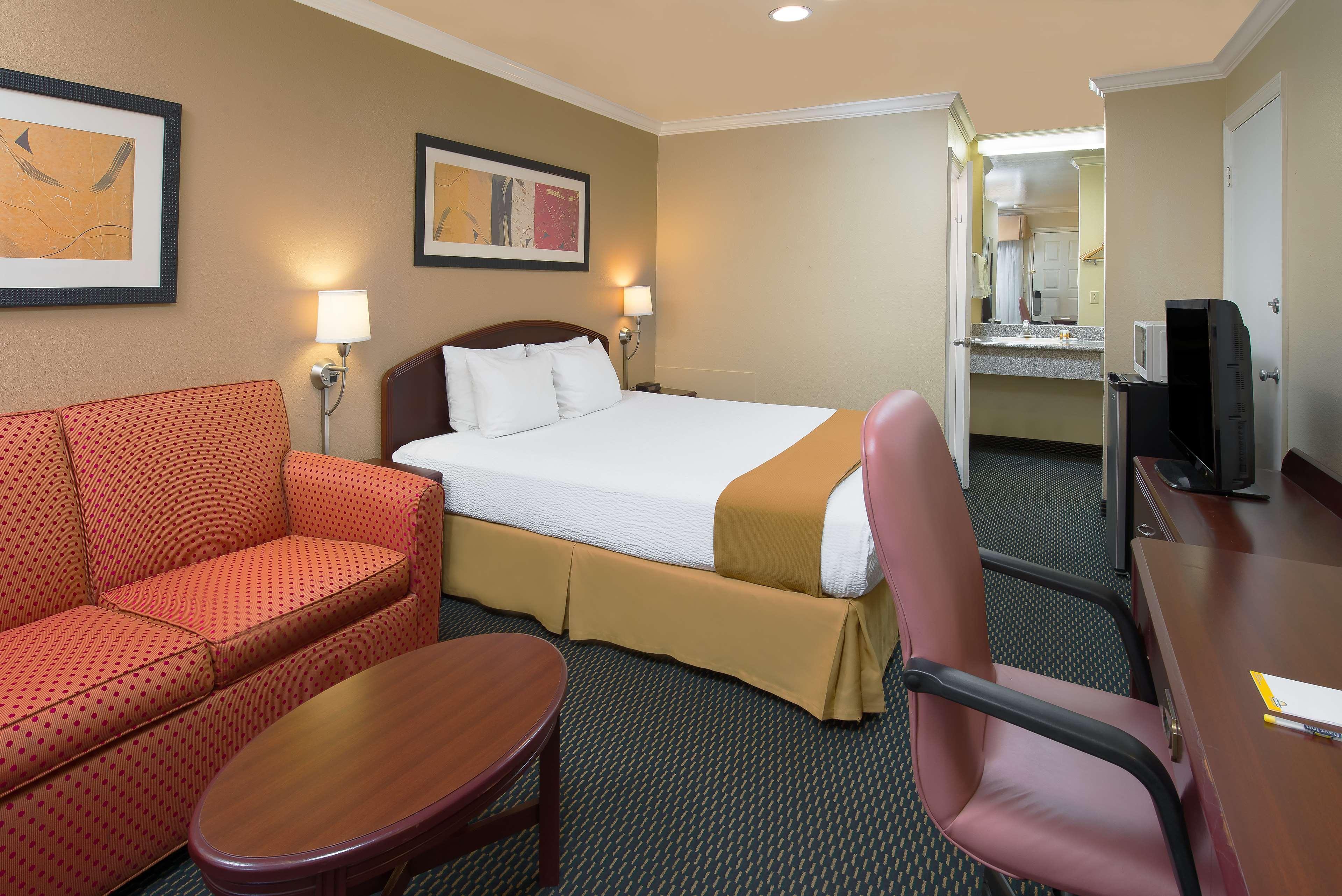 Days Inn By Wyndham Pinole Berkeley מראה חיצוני תמונה
