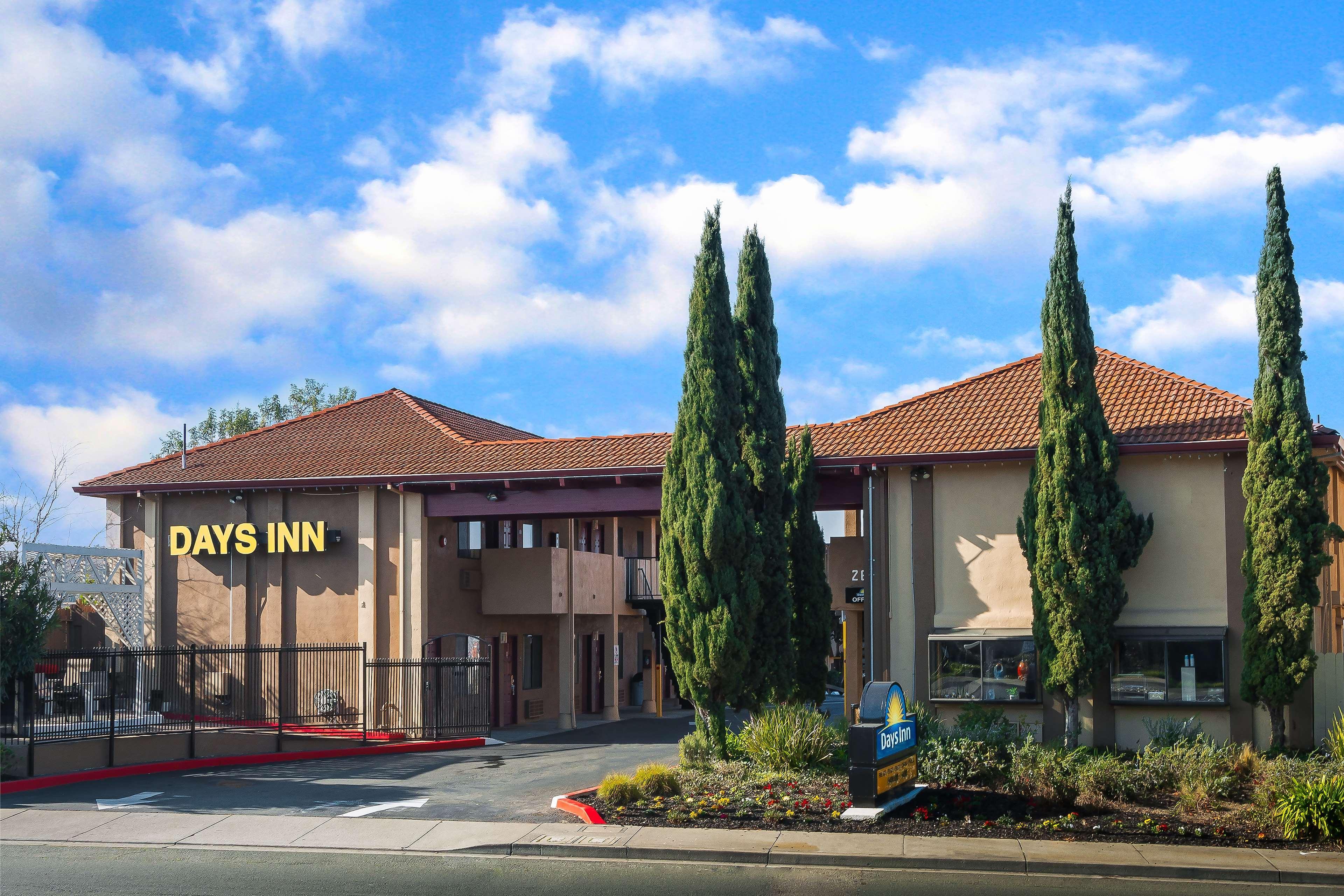 Days Inn By Wyndham Pinole Berkeley מראה חיצוני תמונה