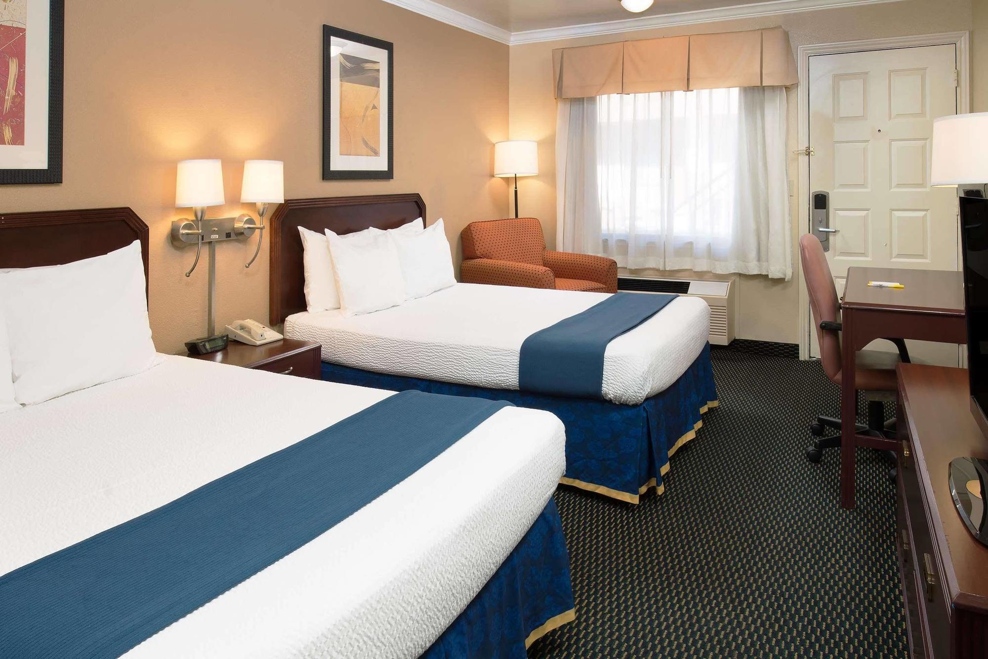 Days Inn By Wyndham Pinole Berkeley מראה חיצוני תמונה
